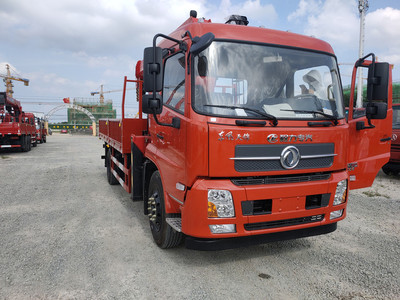 東風(fēng)天錦單橋8噸三一隨車(chē)吊 高效作業(yè)的多功能利器