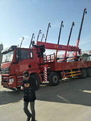 隨州陜汽德龍前四后八隨車(chē)吊 包上戶、可按揭的工程運(yùn)輸利器